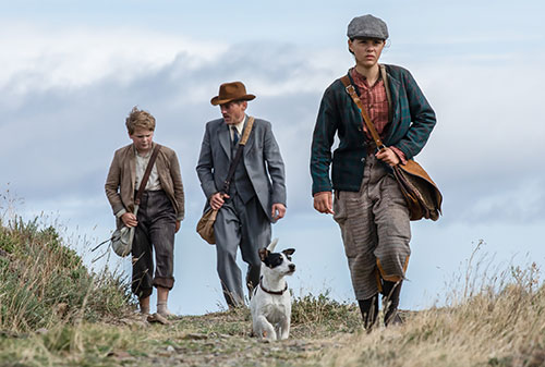 Rolf, sein Vater Ludwig, das Mädchen Núria und der Hund Adi